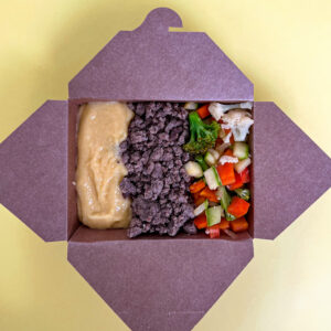 Carne moida com purê de batata salsa e legumes refogados (350g)