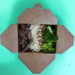 Tiras de carne com Arroz integral, Feijão e Brócolis refogado (450g)